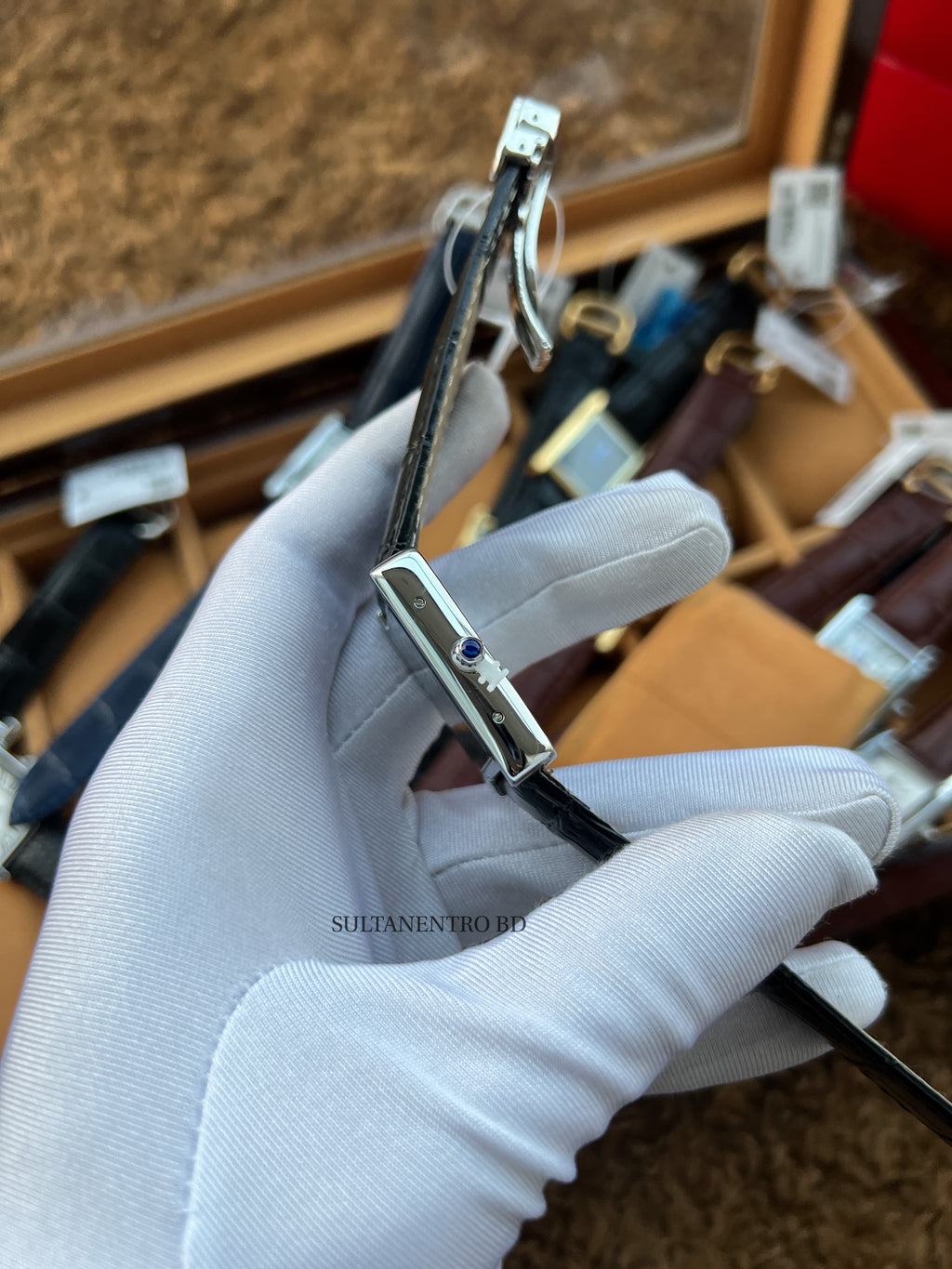 Cartier Tank (Old Money) – Quartz Movement